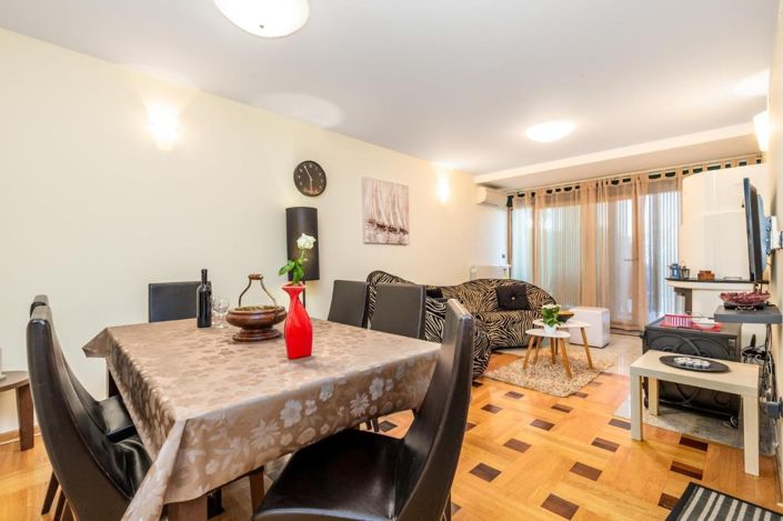 Image No.20-12 Bed House for sale