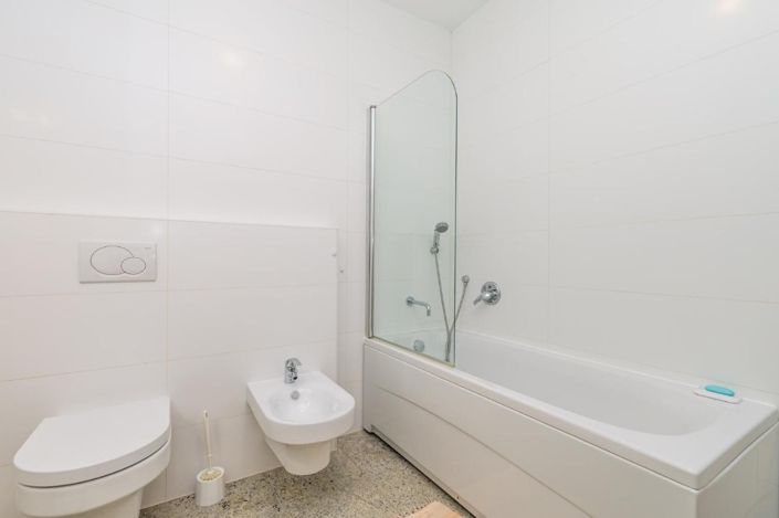 Image No.23-12 Bed House for sale