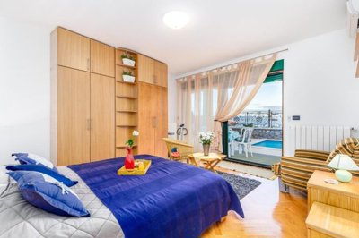 predivna-vila-s-tri-prostrana-apartmana-i-bazenom-opatija_4