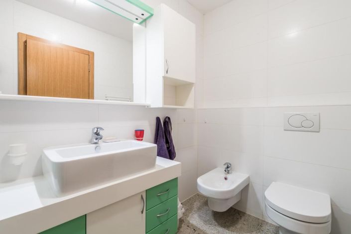Image No.5-12 Bed House for sale