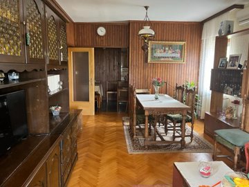 kuca-sa-3-stana-garaza-i-velika-konoba-200-metara-od-mora_8