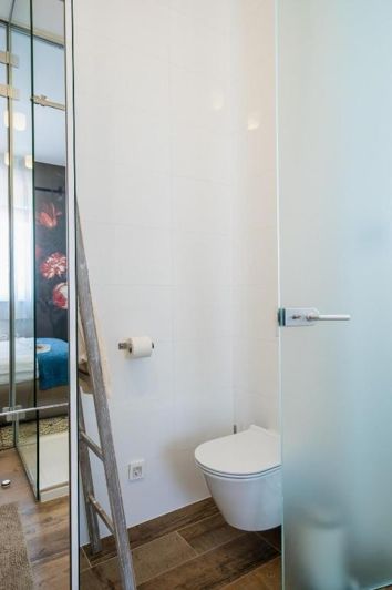 Image No.19-10 Bed Apartment for sale