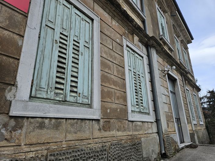 Image No.2-8 Bed House for sale