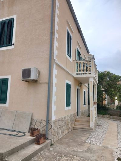 Image No.7-6 Bed House for sale