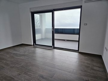 dvoetazni-stan-s-pogledom-na-more-100m2-dramalj_5
