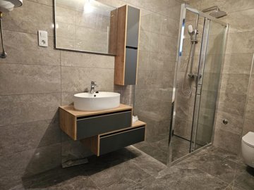 dvoetazni-stan-s-pogledom-na-more-100m2-dramalj_7