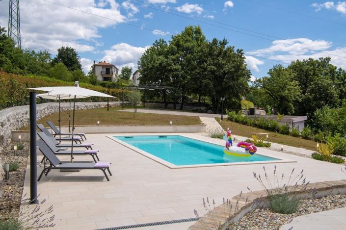 Image No.11-6 Bed House for sale
