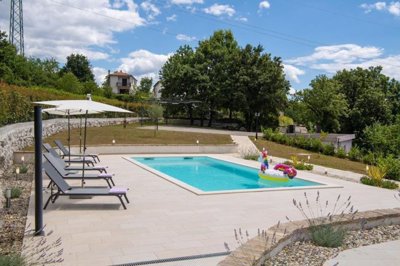 prostrana-kuca-s-velikom-gradjevinskom-okucnicom-od-6000m2_11