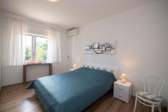 Image No.6-6 Bed House for sale