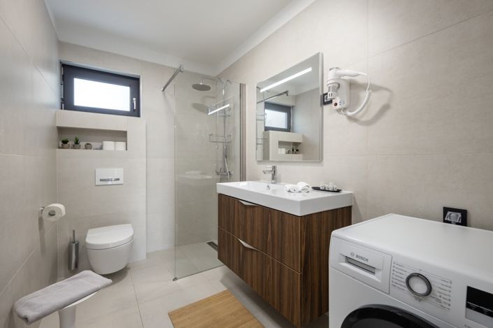 Image No.11-3 Bed House for sale