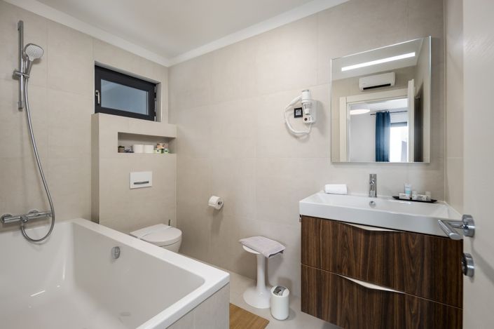 Image No.9-3 Bed House for sale