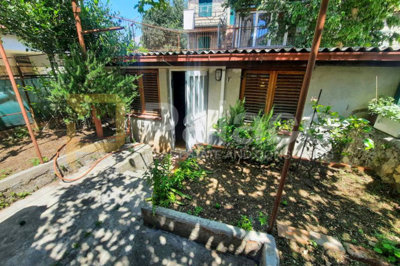 kuca-za-renovaciju-s-tri-jedinice-i-dvoristem-centar-splita_4