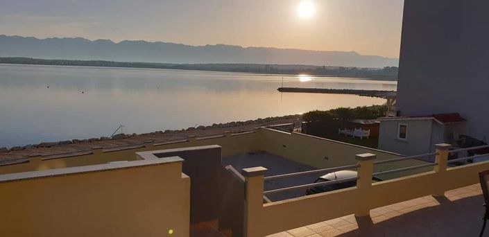 Image No.8-5 Bed House for sale