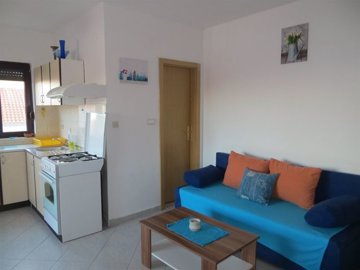 okrug-gornji-kuca-s-apartmanima-na-prodaju_9
