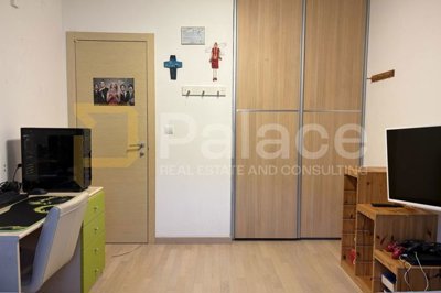 prostrani-dvoetazni-stan-s-galerijom-i-pogledom-na-rijeku_9