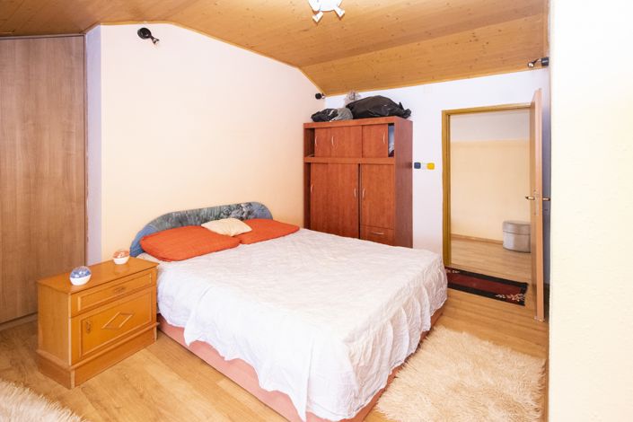 Image No.12-2 Bed House for sale