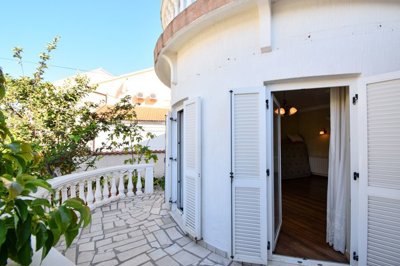 top-lokacija-kuca-blizu-mora-s-5-apartmana-i-dvoristem_10