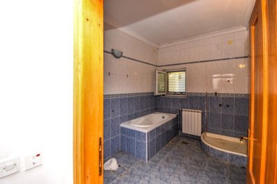 top-lokacija-kuca-blizu-mora-s-5-apartmana-i-dvoristem_12