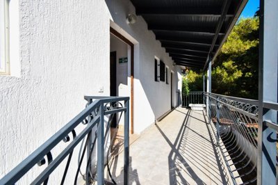 top-lokacija-kuca-blizu-mora-s-5-apartmana-i-dvoristem_13