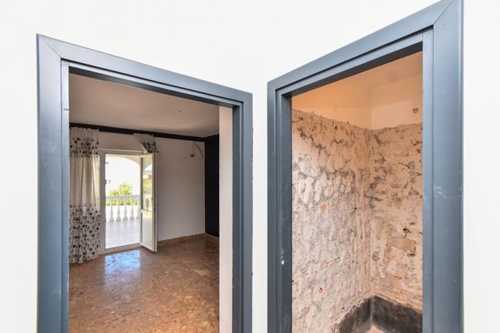 Image No.14-6 Bed House for sale