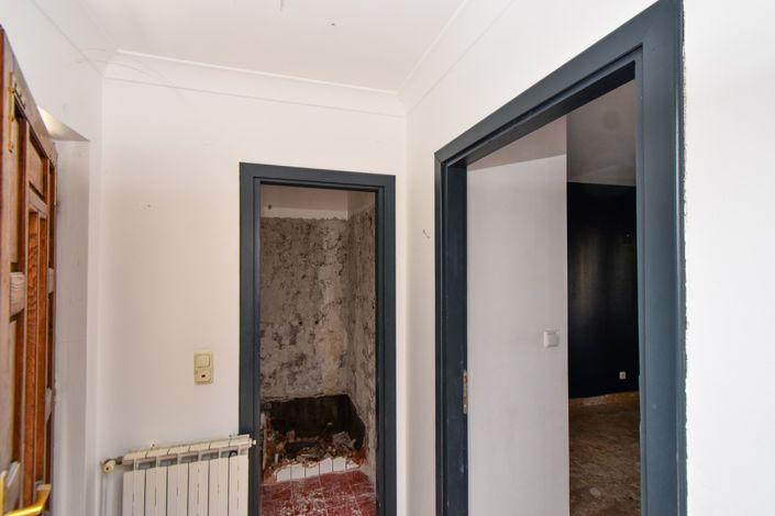 Image No.20-6 Bed House for sale