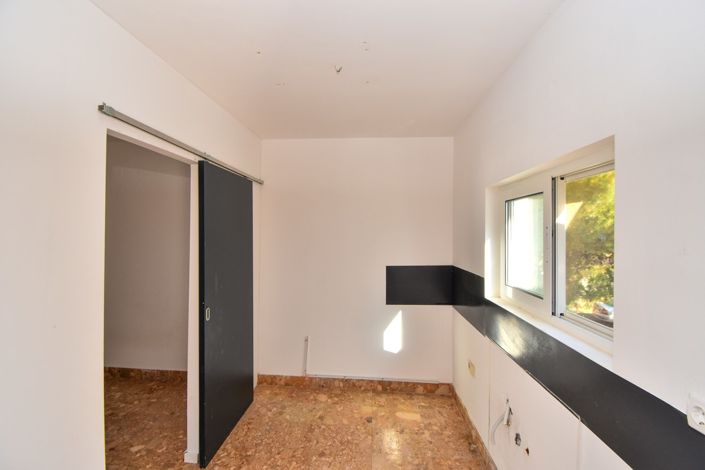 Image No.21-6 Bed House for sale
