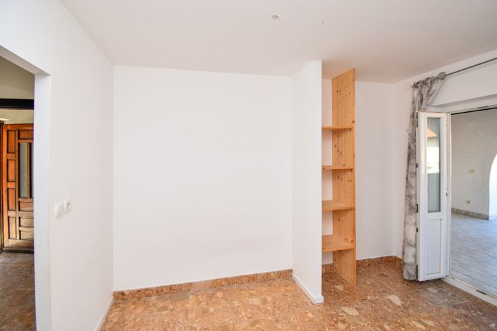 Image No.22-6 Bed House for sale