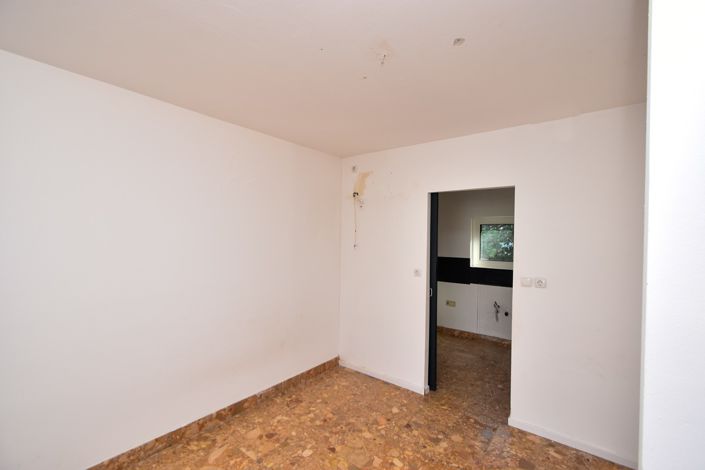 Image No.23-6 Bed House for sale