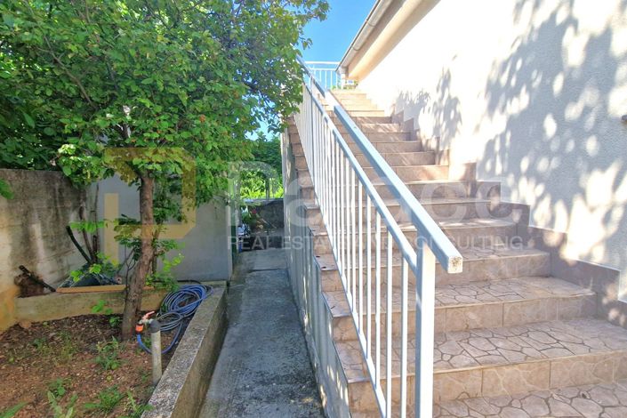 Image No.11-3 Bed House for sale