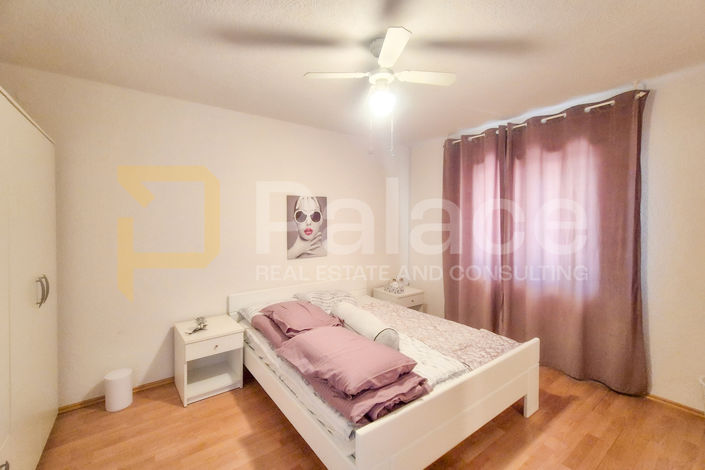Image No.11-8 Bed House for sale