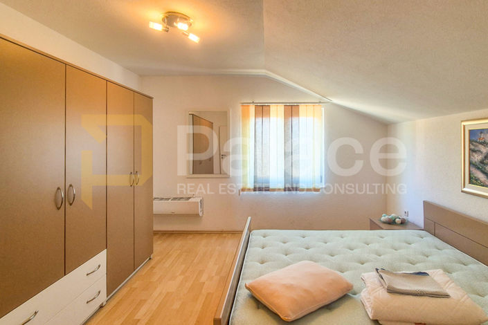 Image No.24-8 Bed House for sale
