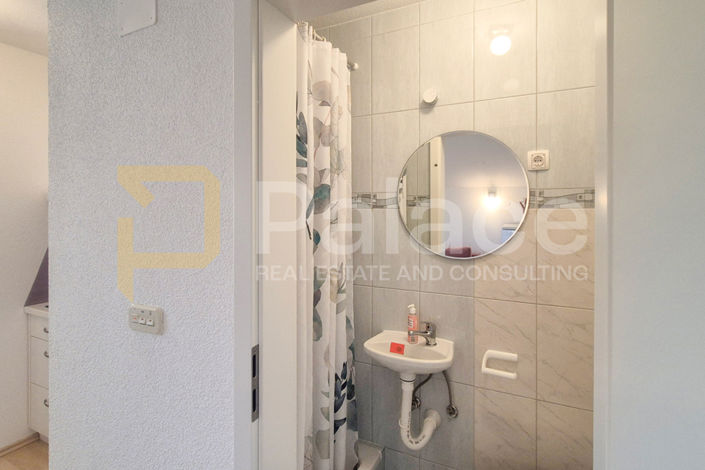 Image No.25-8 Bed House for sale