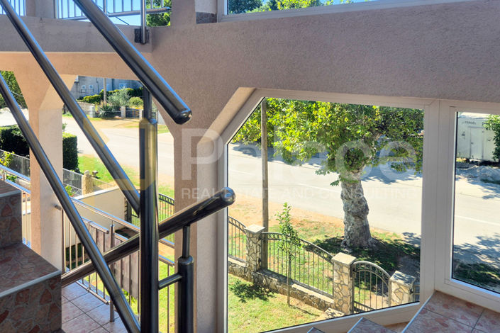 Image No.27-8 Bed House for sale