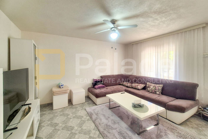 Image No.8-8 Bed House for sale