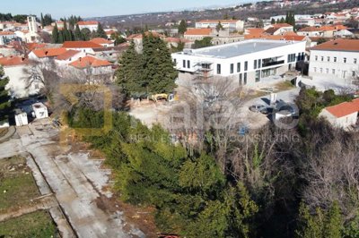 jedinstvena-prilika-hotel-za-renovaciju-u-centru-benkovca_9