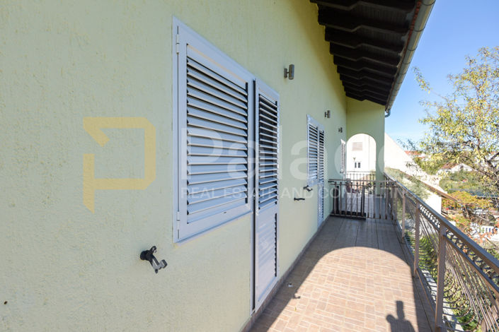 Image No.7-7 Bed House for sale