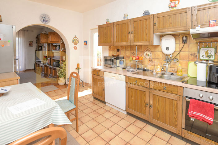 Image No.8-7 Bed House for sale