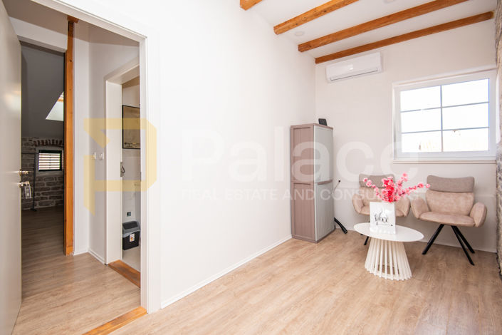 Image No.21-9 Bed Apartment for sale