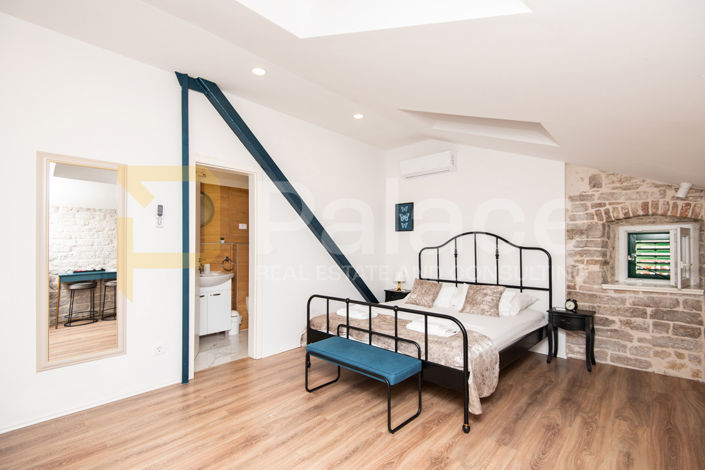 Image No.29-9 Bed Apartment for sale
