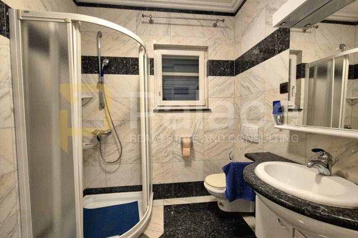 Image No.12-4 Bed House for sale