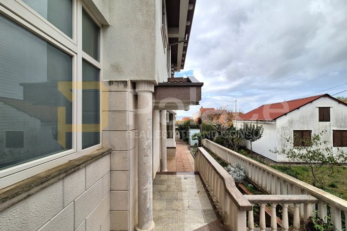 Image No.8-4 Bed House for sale