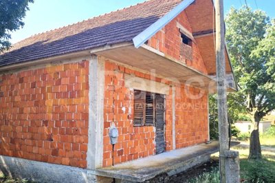 samostojeca-visoka-prizemnica-s-potkrovljem-roh-bau_2