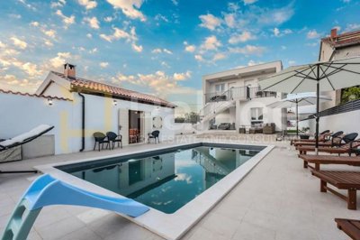 villa-sa-bazenom-centar-sukosana_2