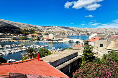pag-prekrasno-renovirana-kuca-u-samom-centru_2