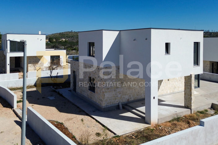 Image No.2-4 Bed Villa for sale
