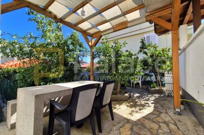 1 - Tkon, Maison