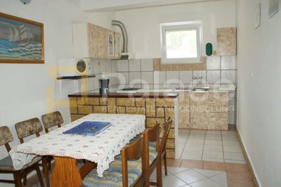 tkon-kuca-s-dva-apartmana-u-samom-centru-140-m2_11