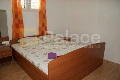 tkon-kuca-s-dva-apartmana-u-samom-centru-140-m2_13