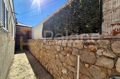 tkon-kuca-s-dva-apartmana-u-samom-centru-140-m2_6