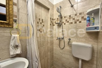 tkon-kuca-s-dva-apartmana-u-samom-centru-140-m2_9
